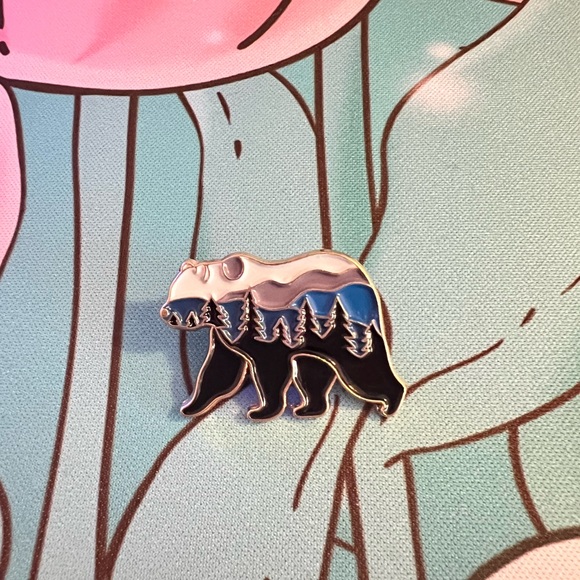 Bear forest enamel pin - Picture 1 of 3